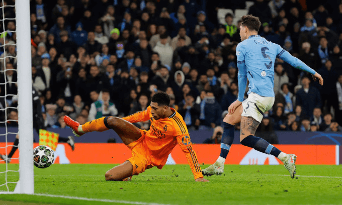 Cầu Thủ Real Ngạc Nhiên Trước Man City Yếu Ớt